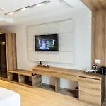 Fafa Sun - Adults Only Ξενοδοχείο Golem (Tirana)